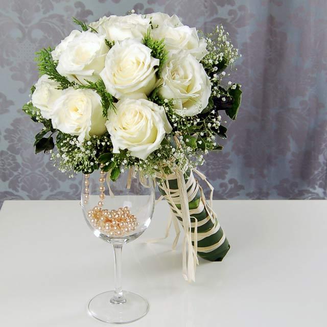 faux+pearls+wedding+flowers+(4).jpg